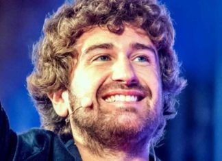 Tramite amicizia, casting per il nuovo film diretto da Alessandro Siani Alessandro Siani attore