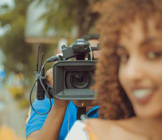 Al via i casting per la nuova commedia dal titolo “Non aprite quella bara” casting attrici film